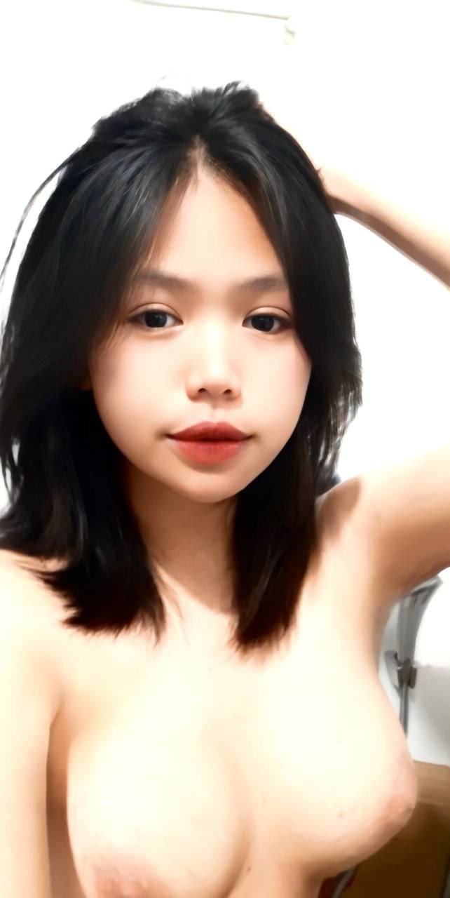Cô bạn thân thường không mặc đồ lót ở nhà mà còn trêu chọc tôi…