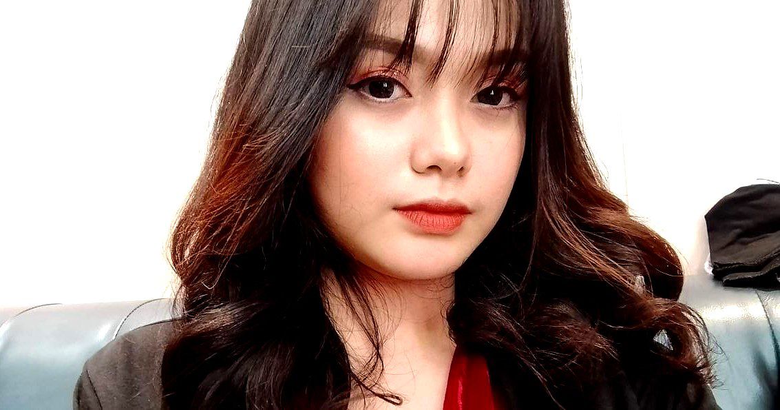 Anh trai biến thái trước mặt em gái và bạn em ấy